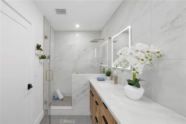 40 Claremont, Long Beach, CA 90803