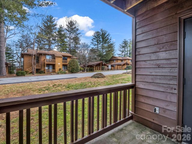 520 Courtwood Lane 4, Hendersonville, NC 28739