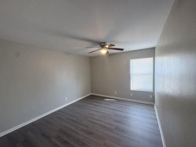 407 N College St Apt B4, Tullahoma, TN 37388