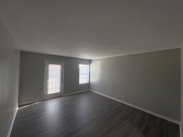 407 N College St Apt B4, Tullahoma, TN 37388