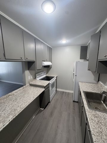 407 N College St Apt B4, Tullahoma, TN 37388