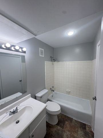 407 N College St Apt B4, Tullahoma, TN 37388