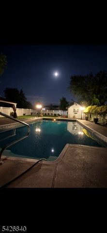 5 Sumutka Ct, Carteret Boro, NJ 07008