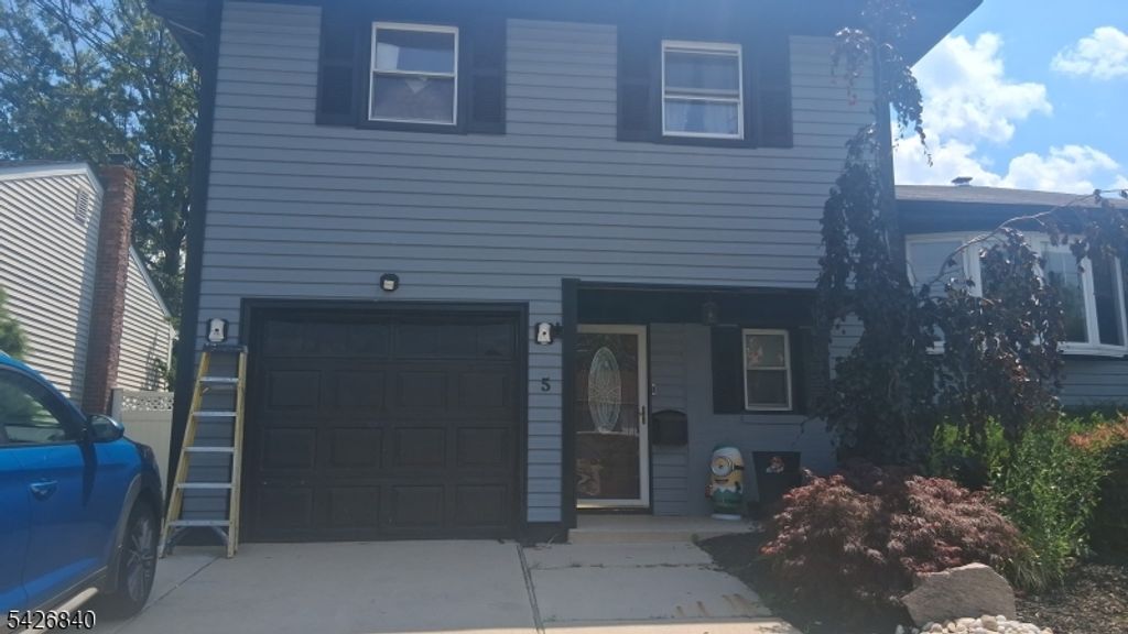 5 Sumutka Ct, Carteret Boro, NJ 07008