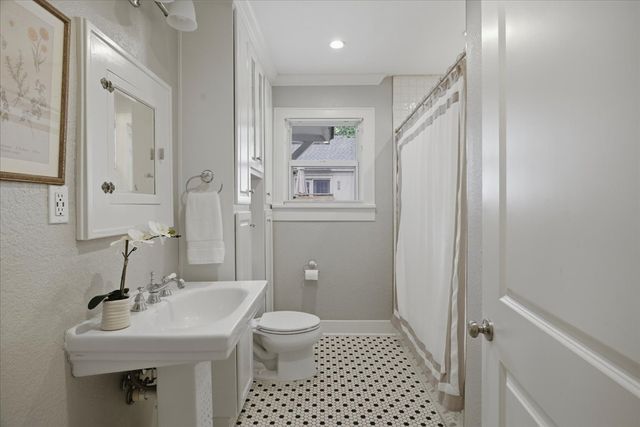 2205 Stanley Avenue, Fort Worth, TX 76110