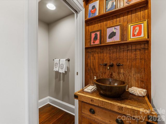 1201 Belgrave Place, Charlotte, NC 28203