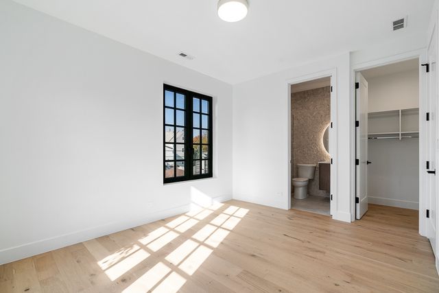 3446 N Oakley Avenue, Chicago, IL 60618