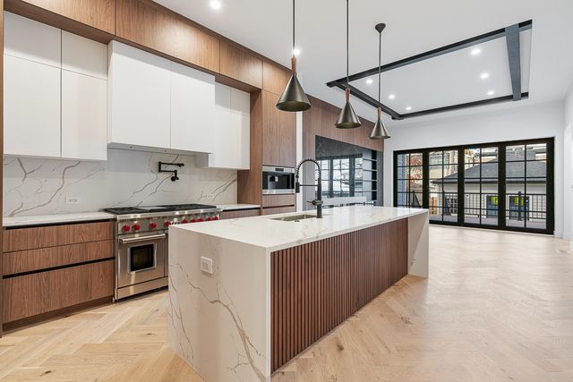 3446 N Oakley Avenue, Chicago, IL 60618