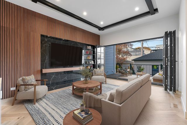 3446 N Oakley Avenue, Chicago, IL 60618