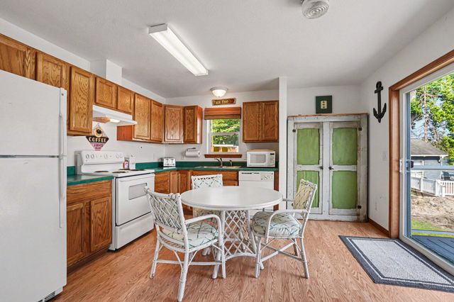 47292 Woodland Drive, Bangor, MI 49013