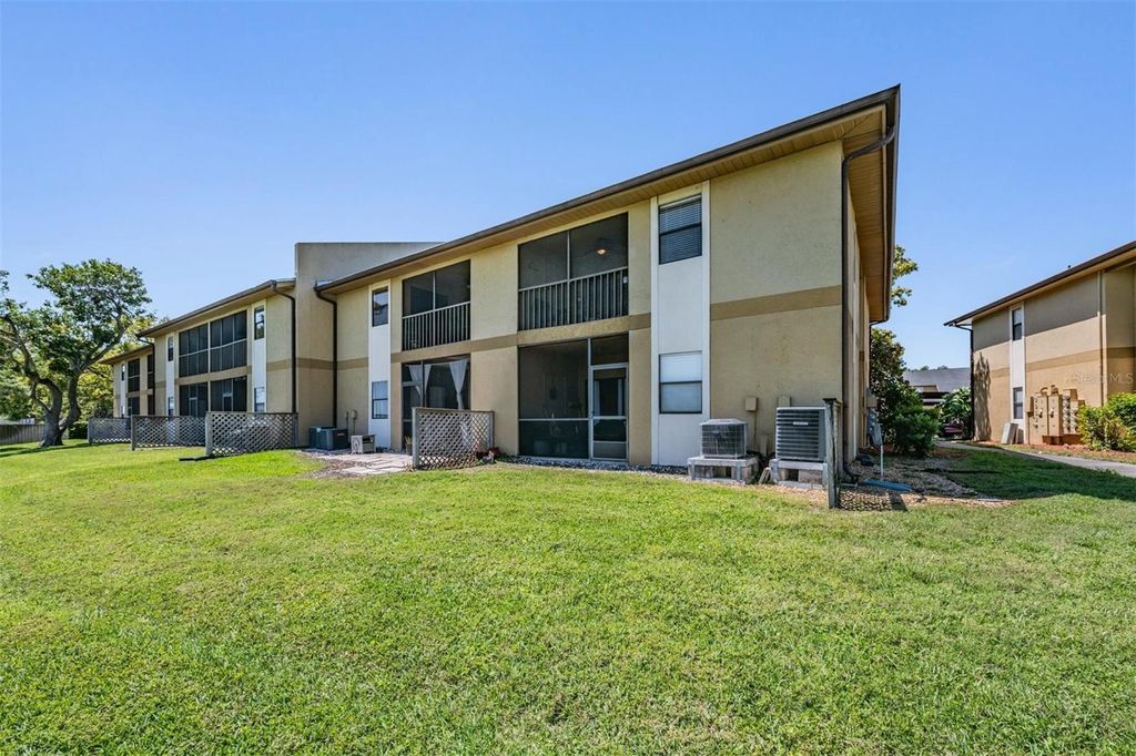 Image 36 of property listing at 10103 SAILWINDS BOULEVARD N 201, Largo, FL 33773