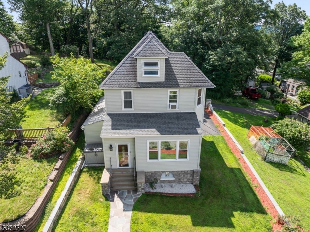 24 Livingston Ave, Dover Town, NJ 07801