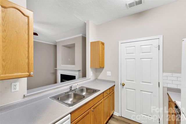 6349 Mallard View Lane, Charlotte, NC 28269