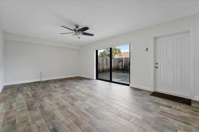 557 Green Springs Place, West Palm Beach, FL 33409