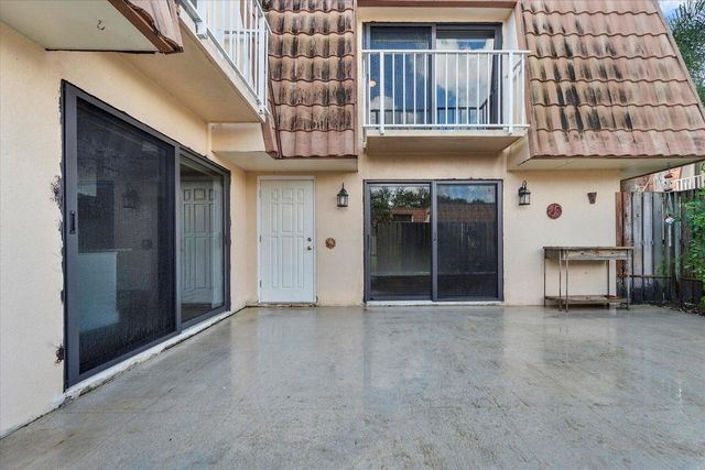 557 Green Springs Place, West Palm Beach, FL 33409