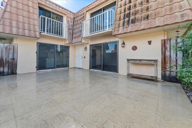 557 Green Springs Place, West Palm Beach, FL 33409