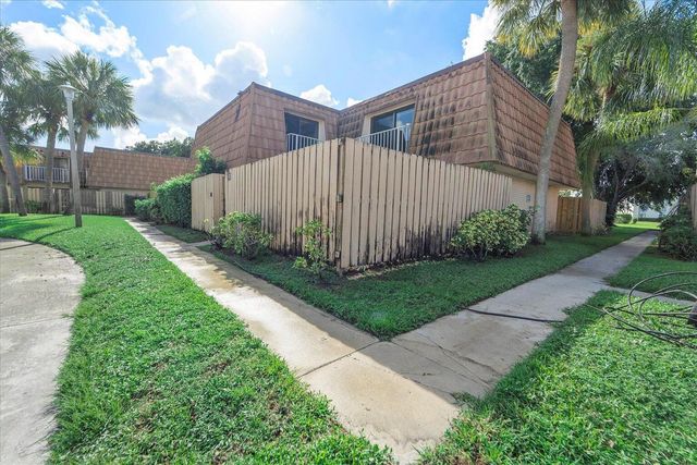 557 Green Springs Place, West Palm Beach, FL 33409