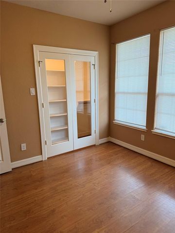 711 S Blackwell Street, La Porte, TX 77571