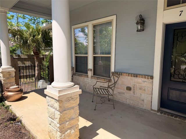 711 S Blackwell Street, La Porte, TX 77571