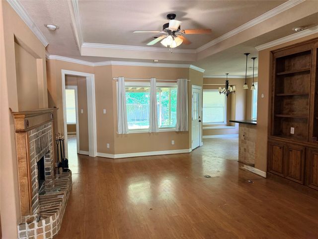 711 S Blackwell Street, La Porte, TX 77571