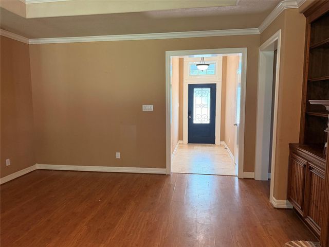 711 S Blackwell Street, La Porte, TX 77571