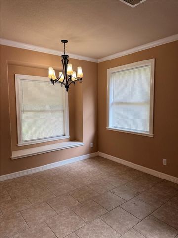 711 S Blackwell Street, La Porte, TX 77571