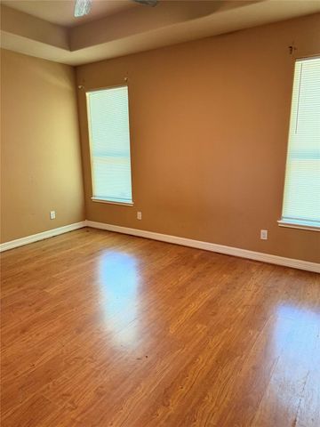 711 S Blackwell Street, La Porte, TX 77571