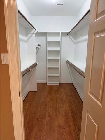 711 S Blackwell Street, La Porte, TX 77571