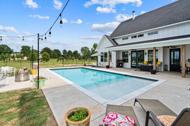 136 Clydesdale Ct, Gilmer, TX 75645