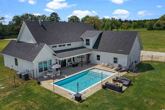 136 Clydesdale Ct, Gilmer, TX 75645