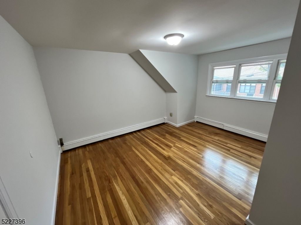 434 Richmond St, Elizabeth City, NJ 07202