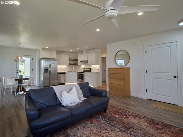 410 CARDINAL Ave, Winlock, WA 98596