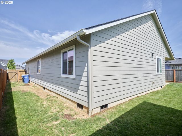 410 CARDINAL Ave, Winlock, WA 98596
