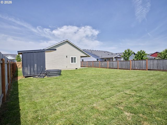 410 CARDINAL Ave, Winlock, WA 98596
