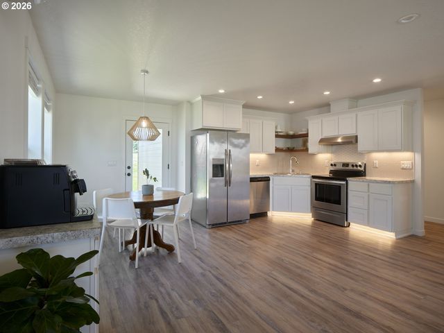 410 CARDINAL Ave, Winlock, WA 98596