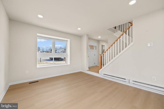 2520 LINWOOD LN, Woodbridge, VA 22192