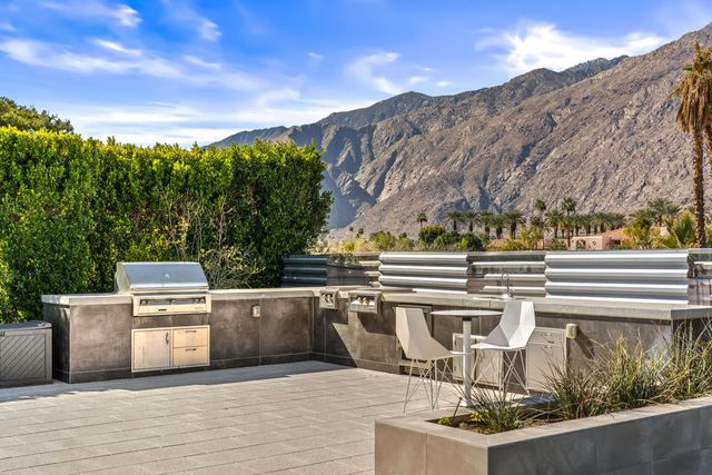427 N Avenida Caballeros, Palm Springs, CA 92262