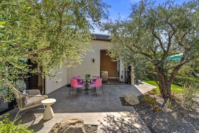 427 N Avenida Caballeros, Palm Springs, CA 92262