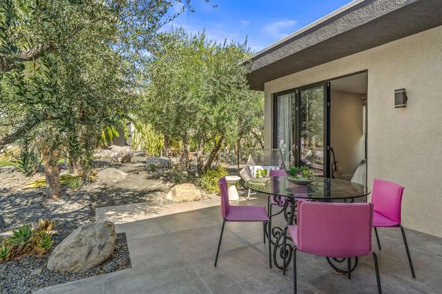 427 N Avenida Caballeros, Palm Springs, CA 92262