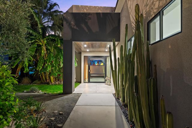 427 N Avenida Caballeros, Palm Springs, CA 92262