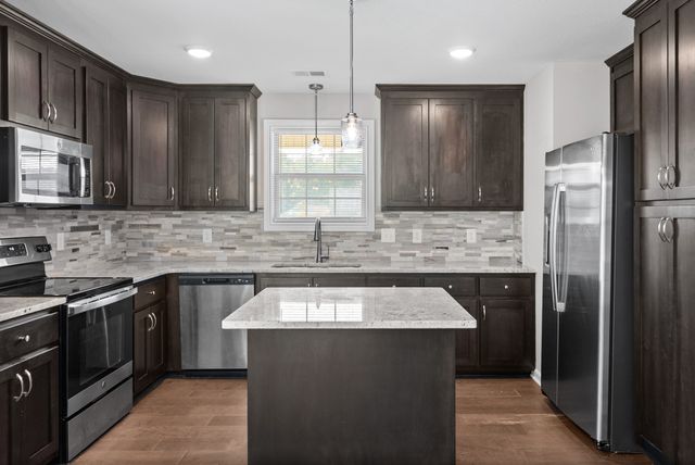 1493 Fredrick Dr, Clarksville, TN 37042