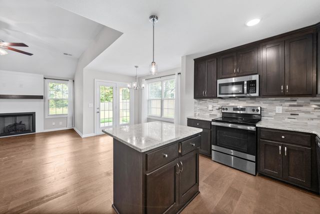 1493 Fredrick Dr, Clarksville, TN 37042