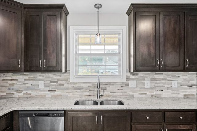 1493 Fredrick Dr, Clarksville, TN 37042