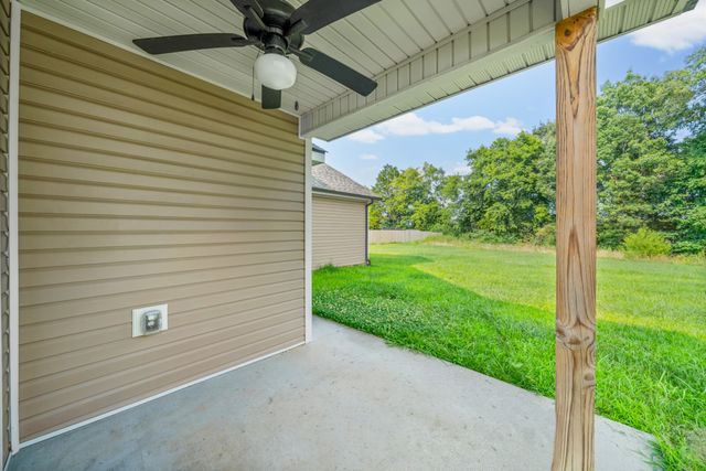 1493 Fredrick Dr, Clarksville, TN 37042
