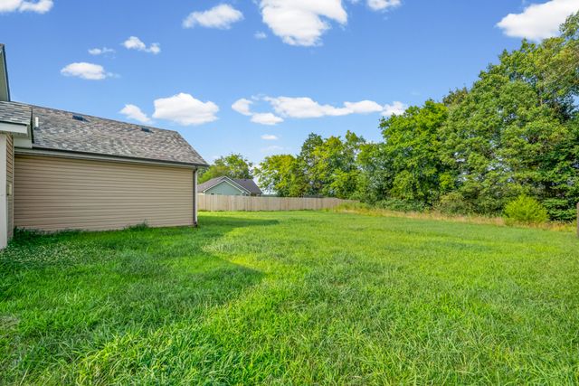 1493 Fredrick Dr, Clarksville, TN 37042