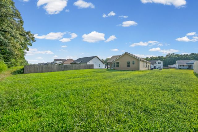 1493 Fredrick Dr, Clarksville, TN 37042