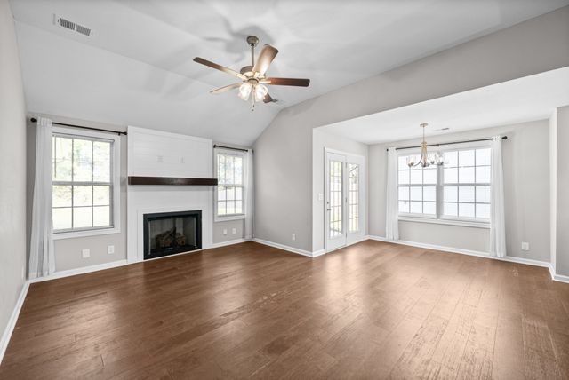 1493 Fredrick Dr, Clarksville, TN 37042