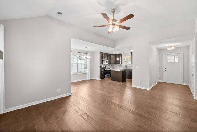 1493 Fredrick Dr, Clarksville, TN 37042