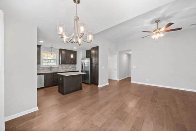 1493 Fredrick Dr, Clarksville, TN 37042
