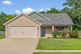 1493 Fredrick Dr, Clarksville, TN 37042
